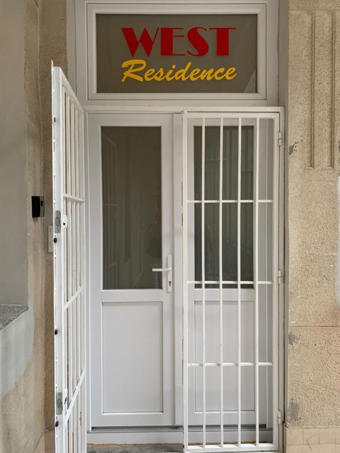 West Residence Budapeste Exterior foto